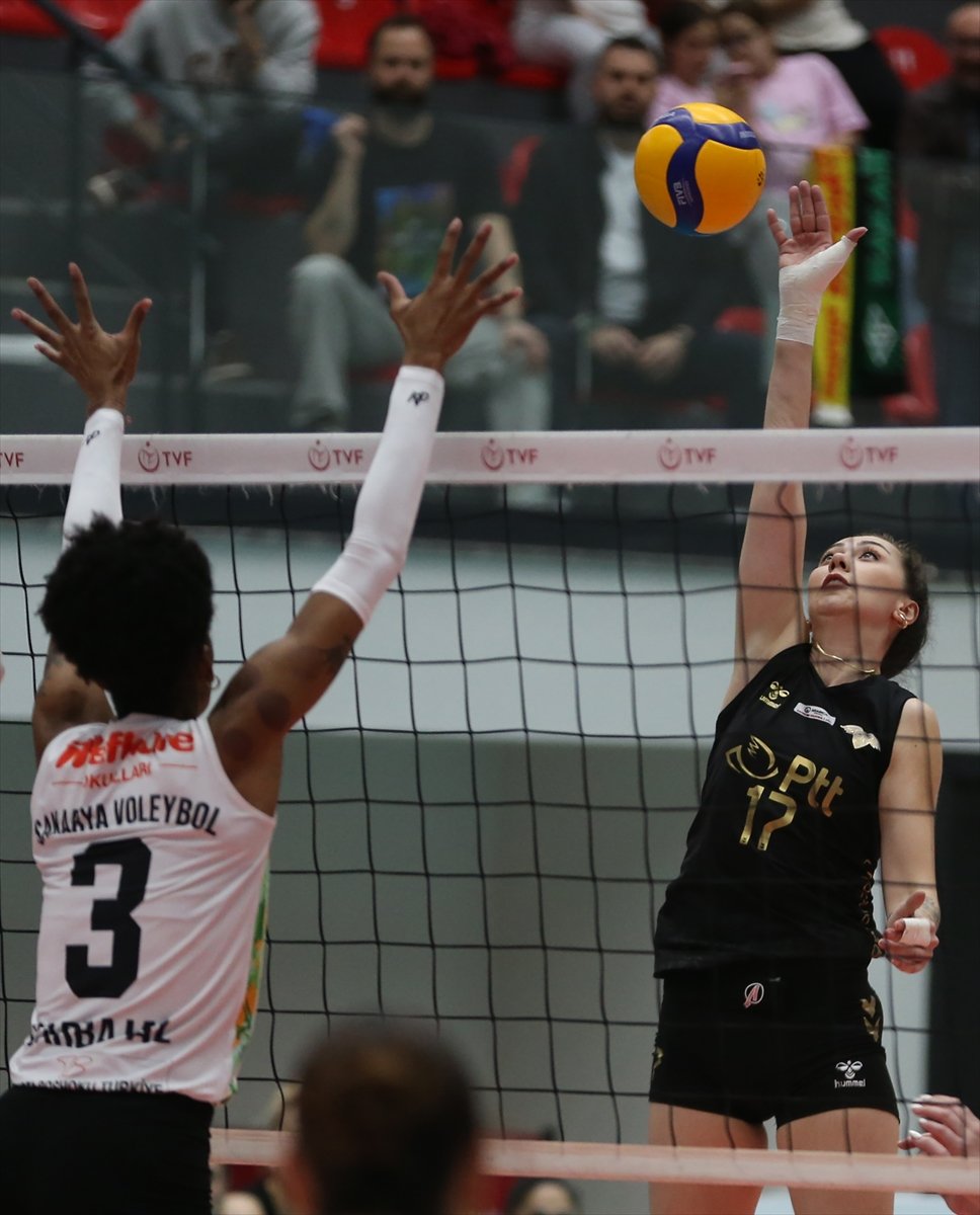 Voleybolda Kadınlar 1. Lig final etabı Alanya'da devam ediyor