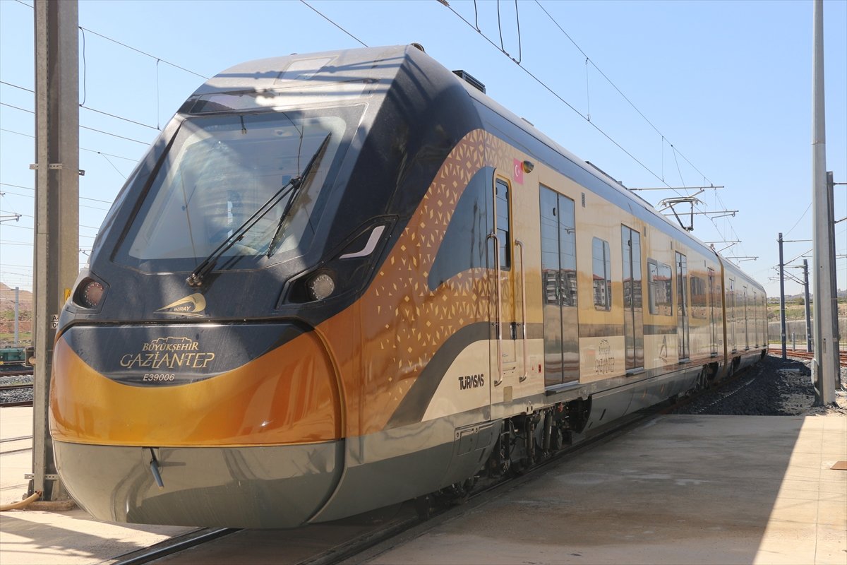 Yerli ve milli trenler Gaziantep'te raylara inmeye hazırlanıyor