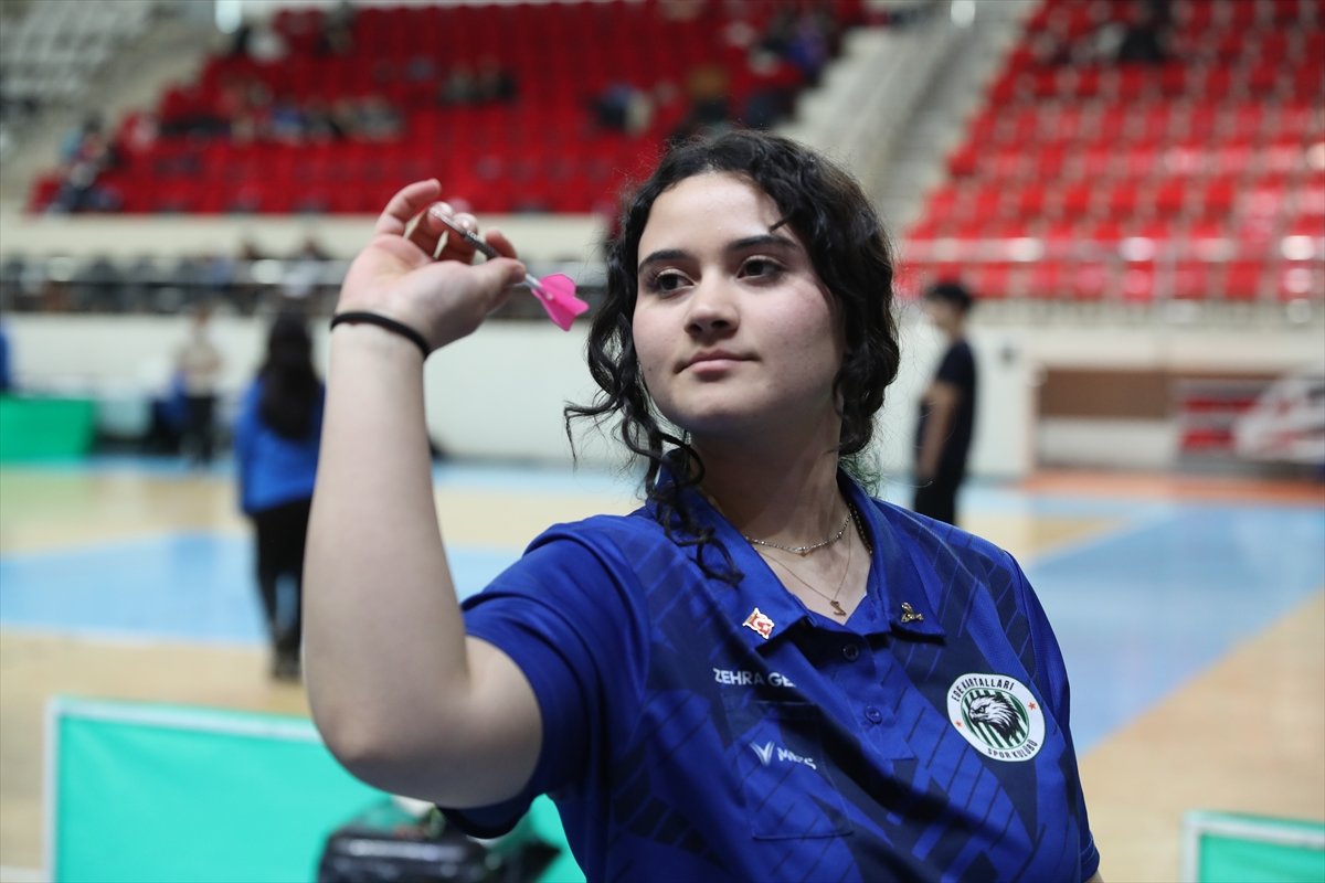 Zehra Gemi'nin hedefi Profesyonel Dart Birliği bünyesinde mücadele eden ilk Türk olmak