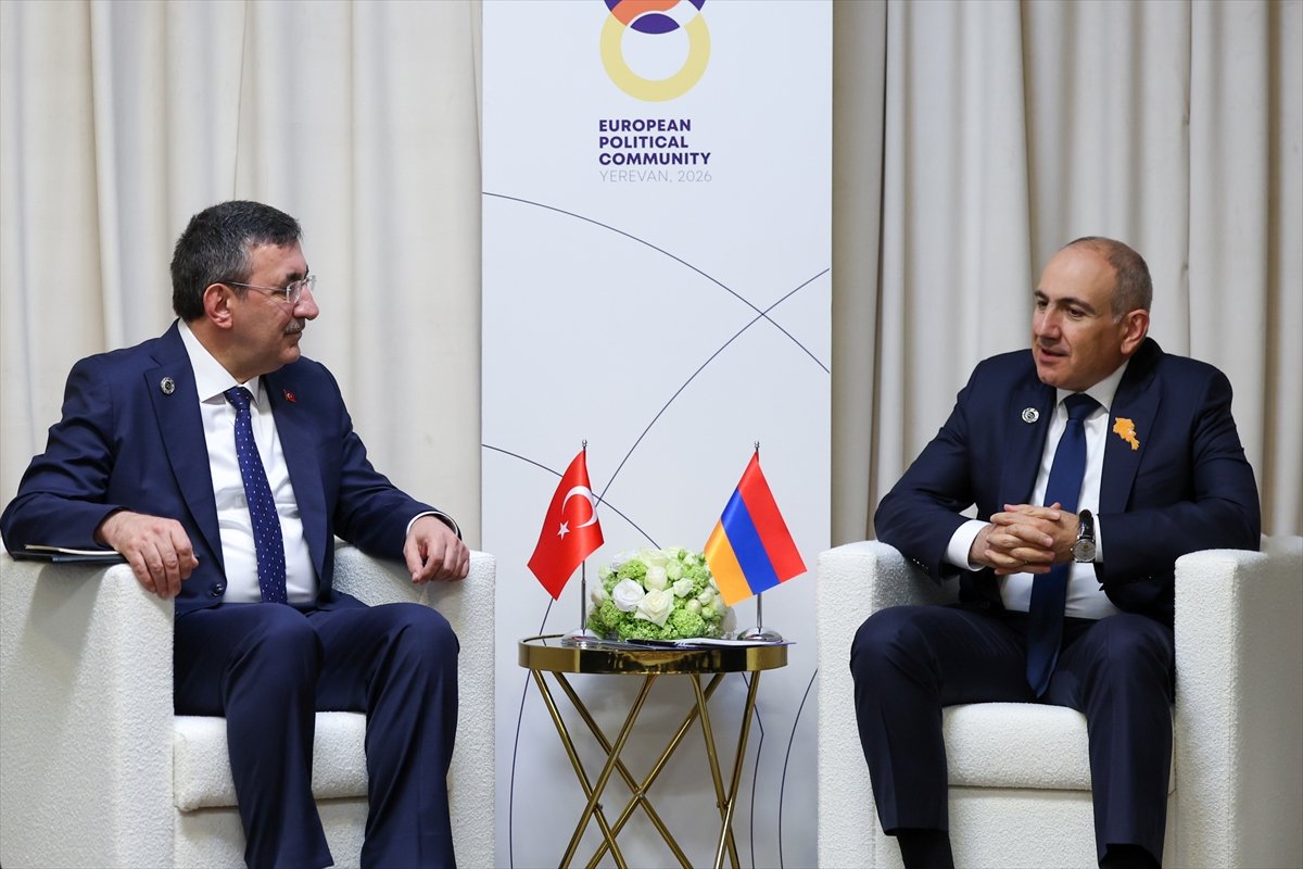 Cumhurbaşkanı Yardımcısı Yılmaz, Ermenistan Başbakanı Paşinyan ile görüşmelerinde Ani Köprüsü'nün ortak restorasyonuna ilişkin mutabakat zaptının imzalandığını bildirdi