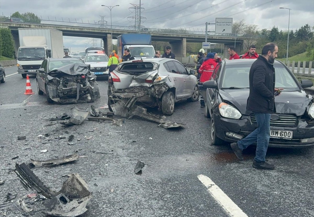 Esenler'de zincirleme trafik kazasında otomobil sürücüsü yaralandı