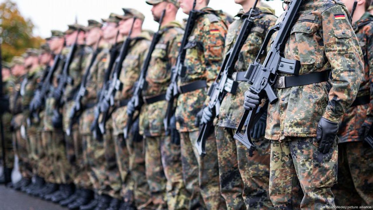 Almanya'da savaşa hazırlık dersi gündeme geldi