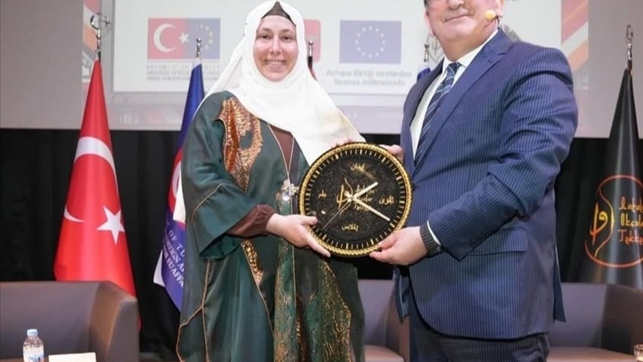 Antalya'da 'devlet himayesindeki' gençlere yönelik çalıştay düzenlendi