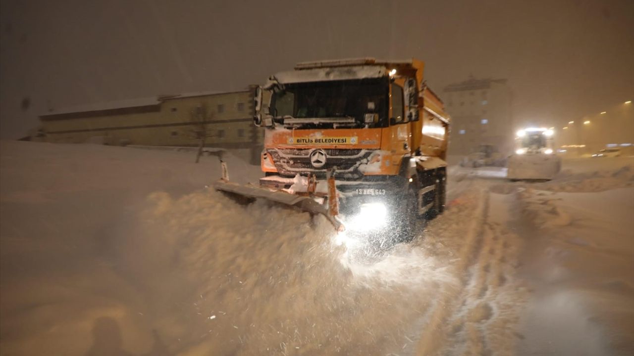 Bitlis'te kar nedeniyle bazı yollar ağır vasıtalara kapatıldı