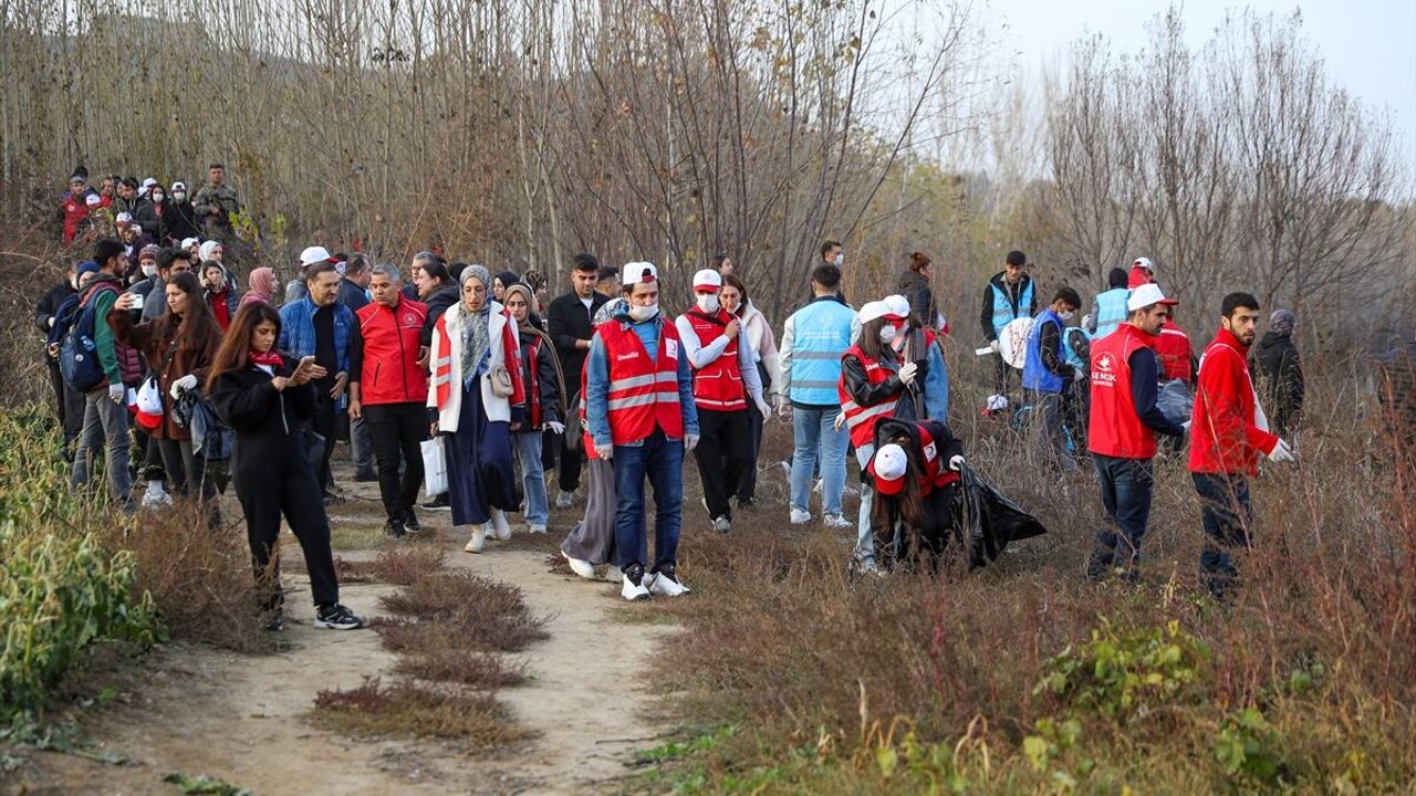 Diyarbakır'da UNESCO Dünya Kültür Miras Listesi'ndeki Hevsel Bahçeleri'nde çevre temizliği yapıldı