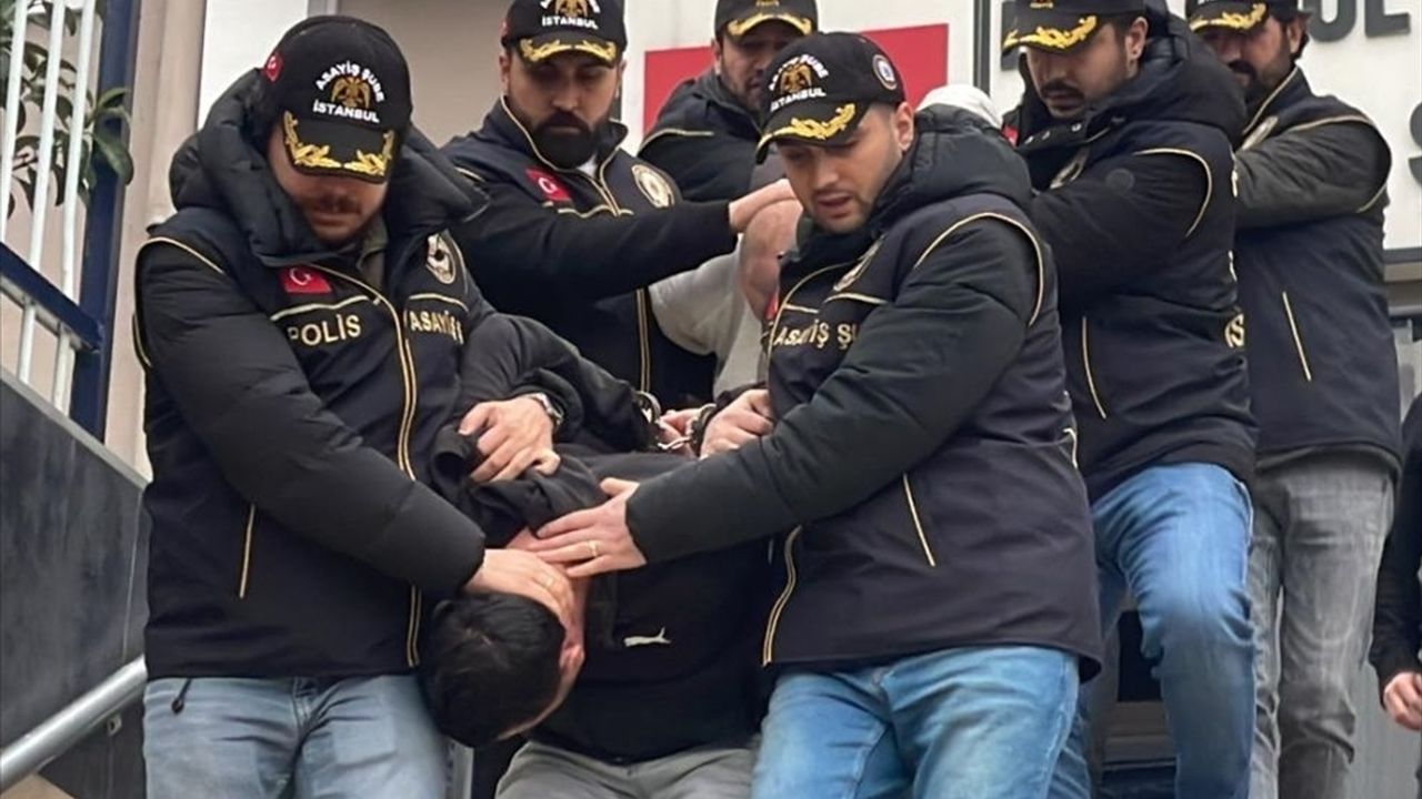 Arnavutköy'de polisten kaçan şüphelilerin aracında ceset bulunmasına ilişkin 3 zanlı adliyede