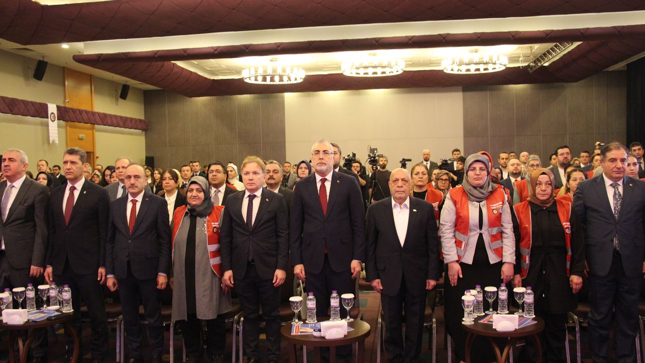 Bakan Işıkhan, Kayıt Dışı İstihdamla Mücadele Ev İşçileri Çalıştayı'nda konuştu: