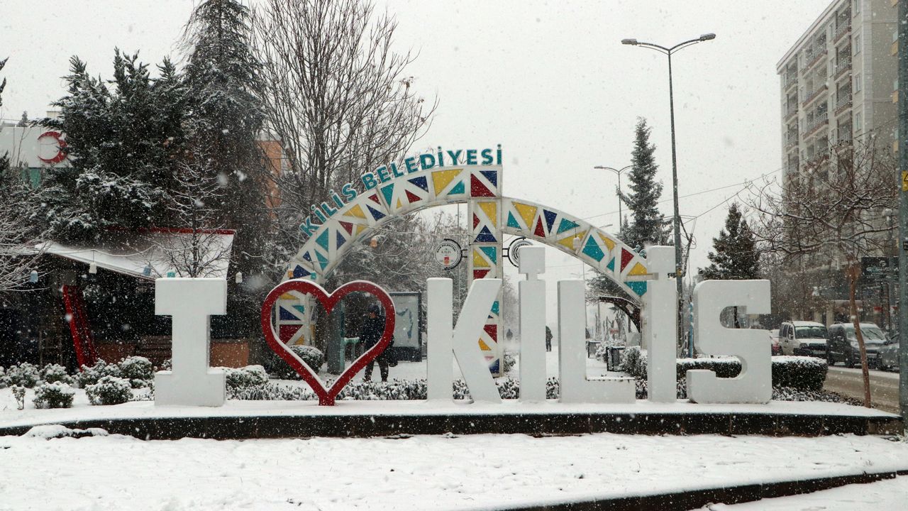 Kilis'te kar yağışı etkili oluyor
