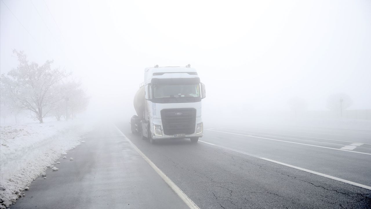Van ve Bitlis'te 33 yerleşim yerine ulaşım sağlanamıyor