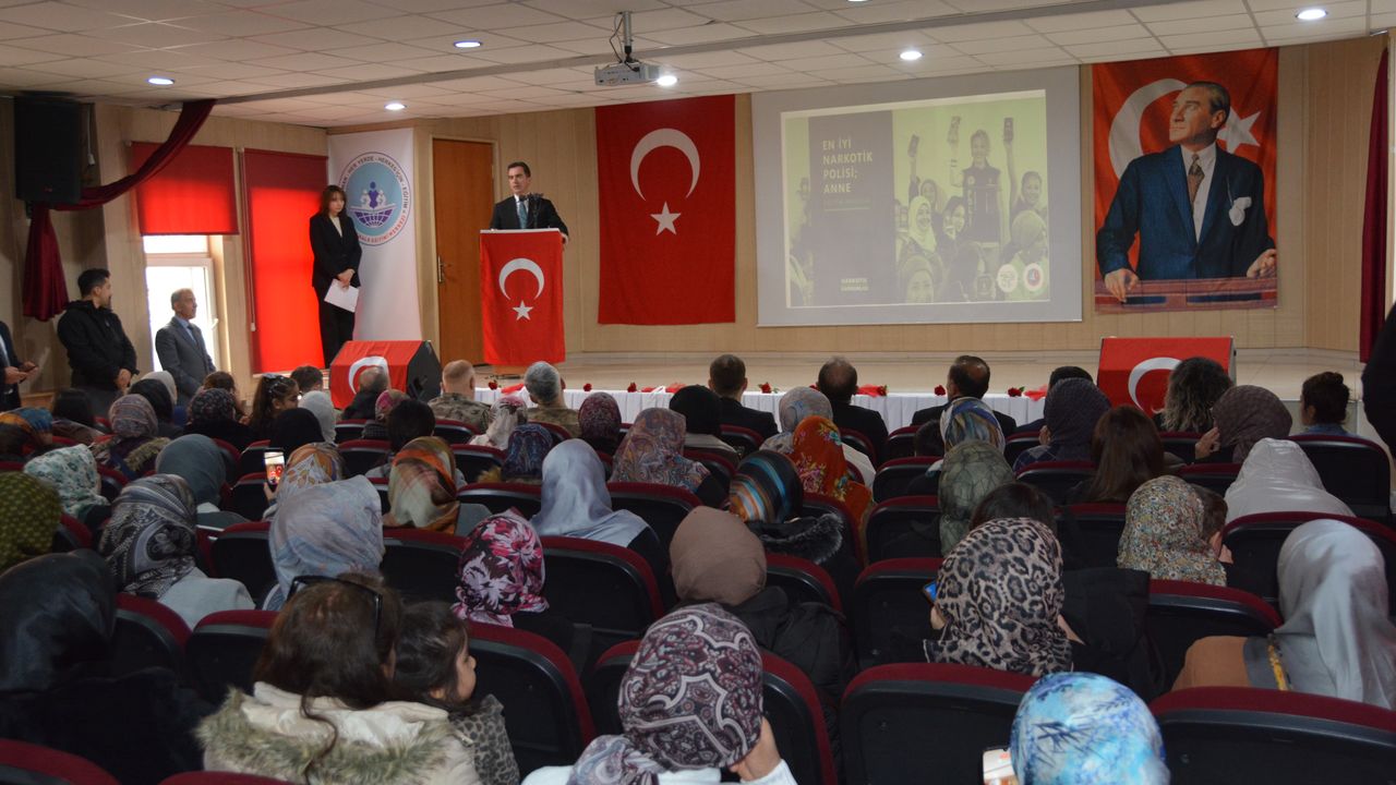 Bitlis'te anneler madde bağımlılığı konusunda bilgilendirildi