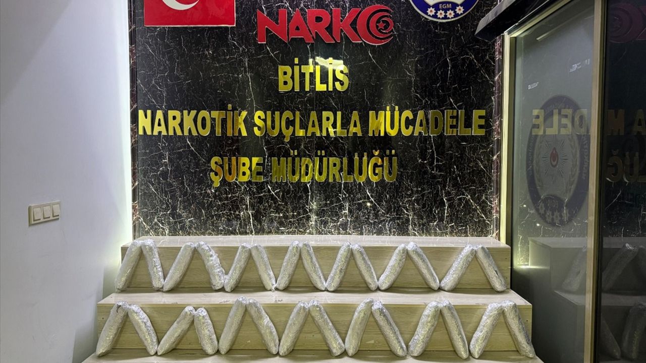 Bitlis'te iki araçta 17 kilo 500 gram uyuşturucu ele geçirildi