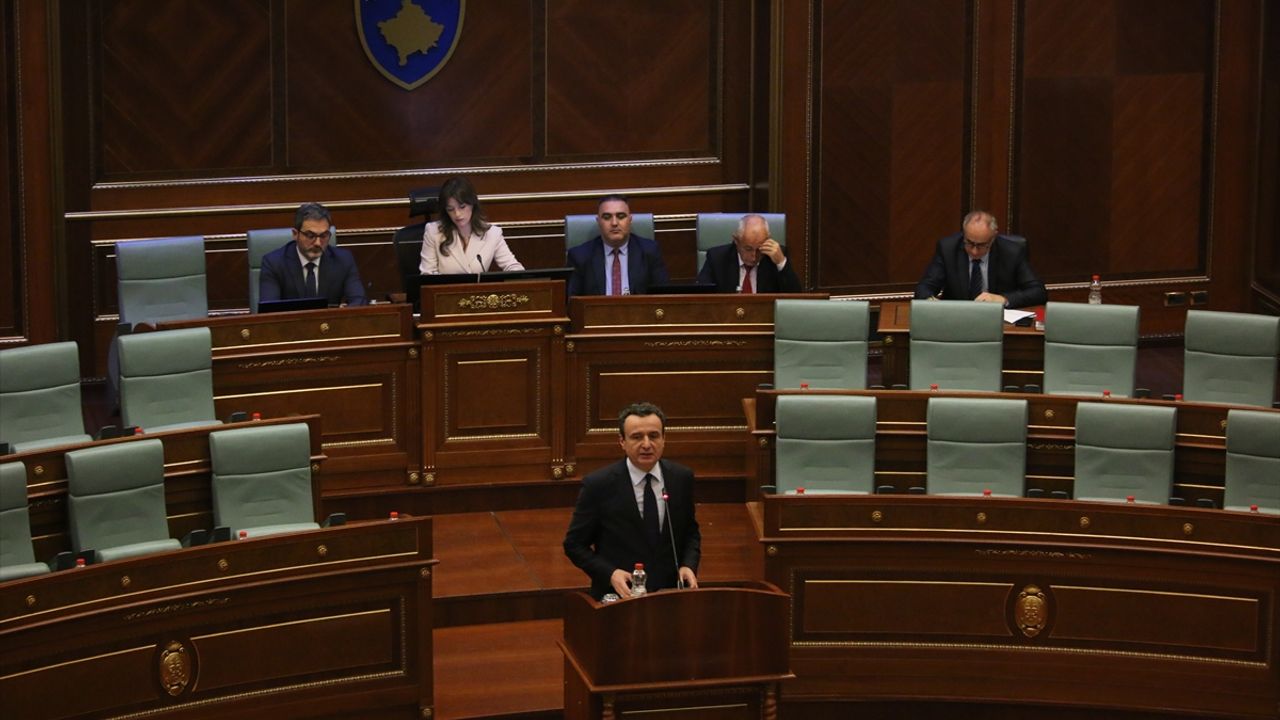 Kosova'da yeni hükümet Meclisten güven oyu aldı