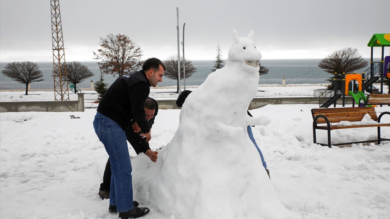 Van, Muş, Hakkari ve Bitlis'te 111 yerleşim yerine ulaşım sağlanamıyor