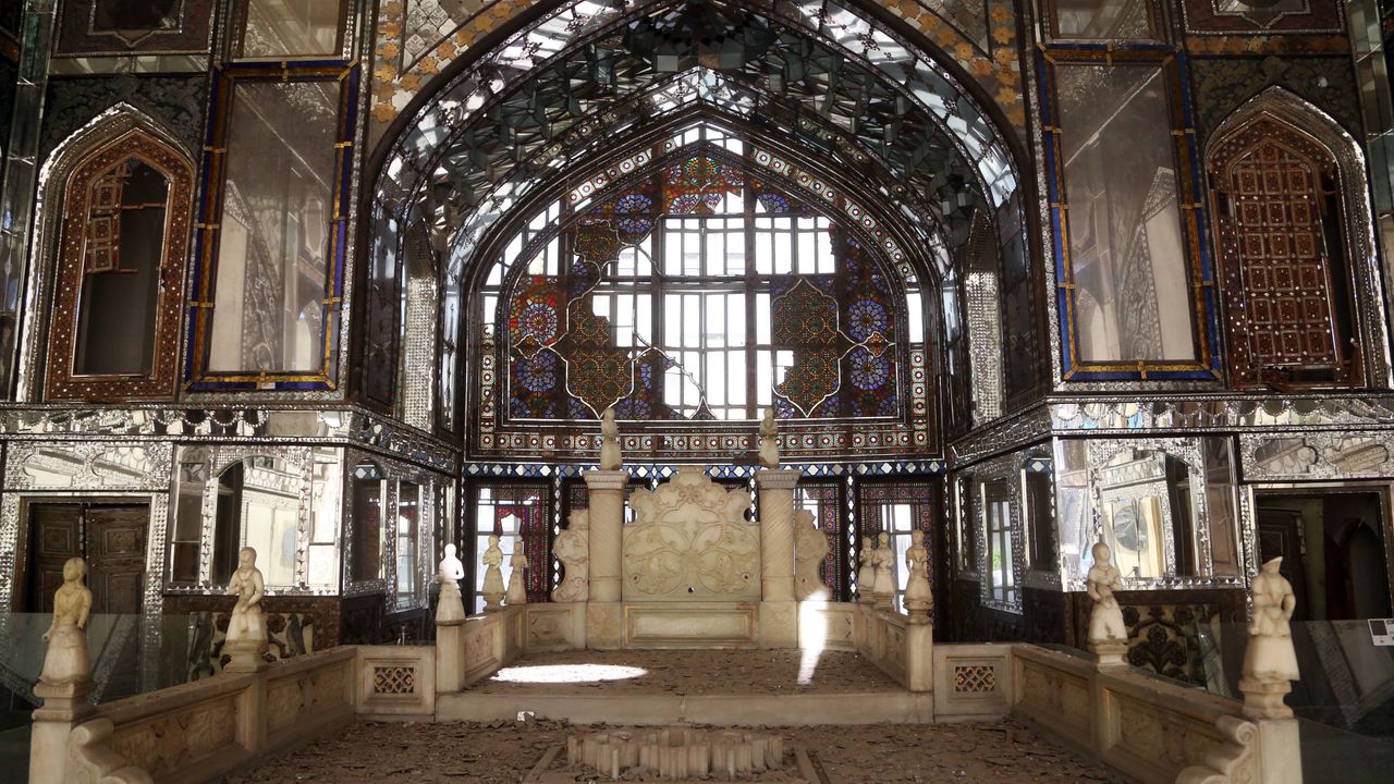 AA ekibi, İsrail ve ABD'nin Tahran'daki saldırılarında hasar gören Gülistan Sarayı'nı görüntüledi