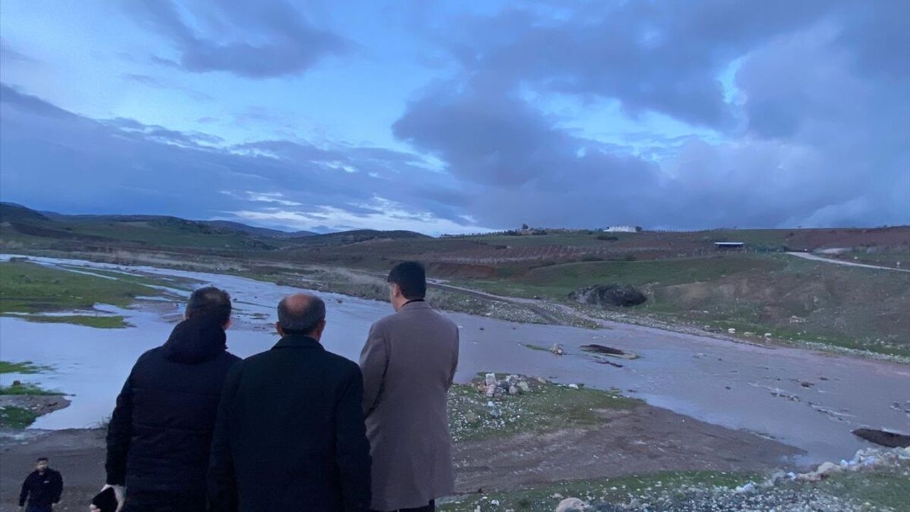 Kilis'te çayda mahsur kalan kişi kurtarıldı