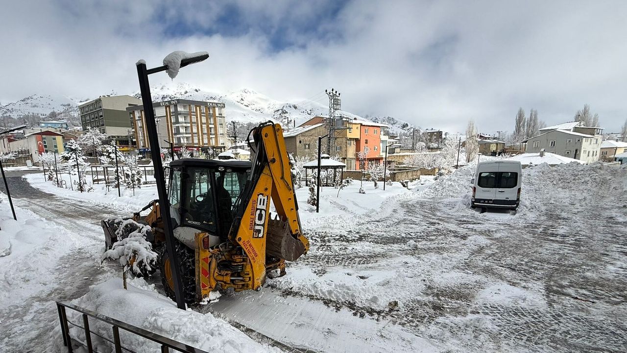 Van, Hakkari ve Bitlis'te 103 yerleşim yerine ulaşım sağlanamıyor