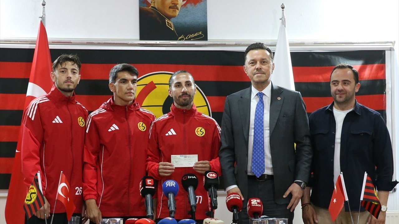 AK Partili Hatipoğlu'ndan 2. Lig hedefine kilitlenen Eskişehirspor'a 5 milyon lira prim