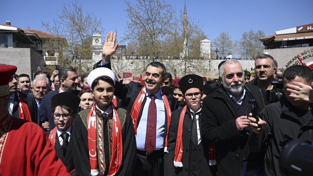 Bakan Tekin, öğrencilerin katılımıyla Birinci Meclis'te düzenlenen etkinlikte konuştu: