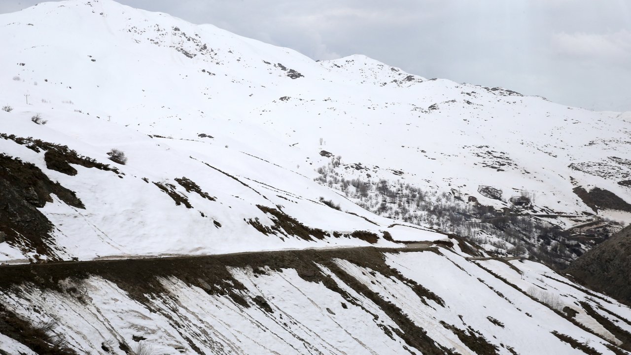 Bitlis'te çığ riski altındaki yerleşim yerleri tespit edildi