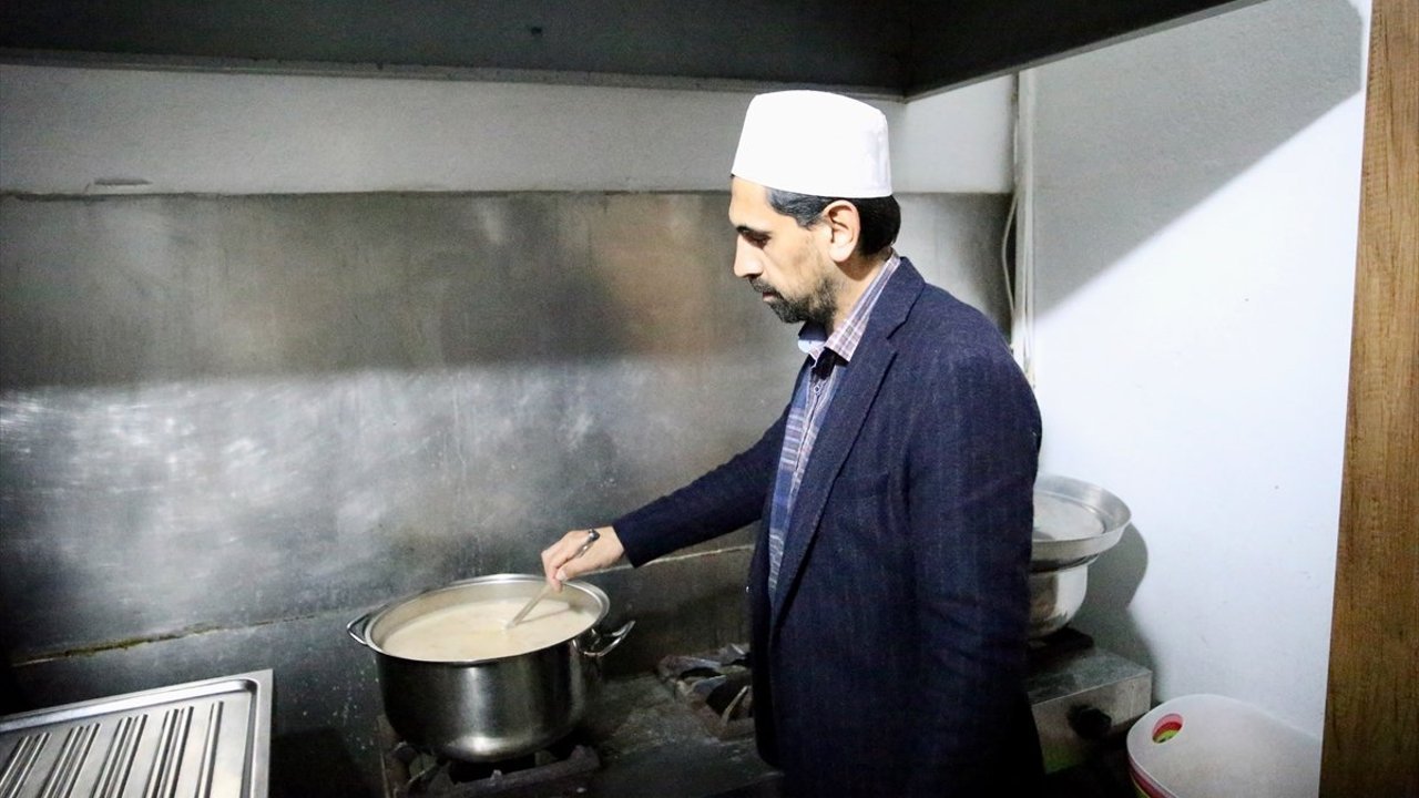 Kocaeli'nin tarihi ilim ve ibadet merkezinde 5 asırlık çorba geleneği yaşatılıyor