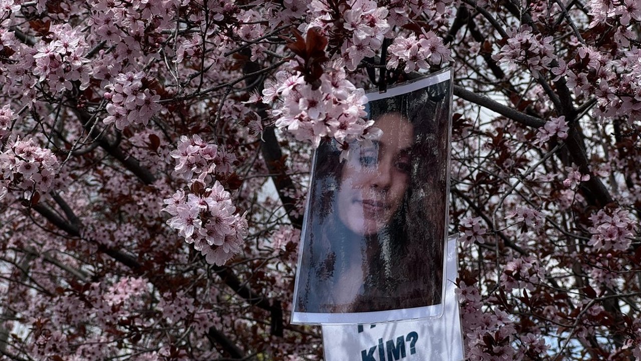 Tunceli'de ağaçlara Gülistan Doku'nun fotoğrafları asıldı