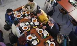 Dokuz Eylül'den örnek uygulama... Yemeği kendisi yapacak