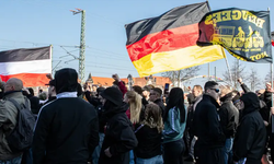 Berlin'de Neo-Nazi Yürüyüşüne Polis Müdahalesi