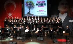 Antalya Büyükşehir THM korosundan bahar konseri