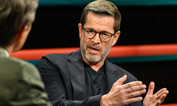 Guttenberg: “Demokrasinin istikrarı için büyük tartışmalara ihtiyaç var”