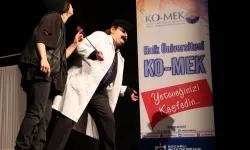 KO-MEK kursiyerlerine sahnede tam not