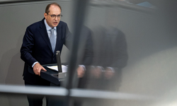 Dobrindt: SPD’nin AfD Kararı İçişleri İçin Bağlayıcı Değil