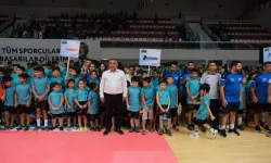 Adana Büyükşehir eğitimde ve sporda gençlerin Yanında