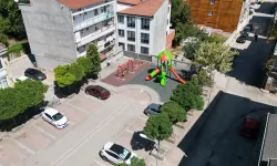 Bursa İnegöl Belediyesi eskiyen çocuk parklarını yeniliyor