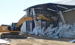 Bursa Nilüfer'de Akçalar’da 2 kaçak yapı yıkıldı