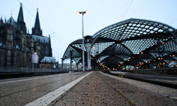 Köln’de Tren Garındaki Selfie Can Aldı
