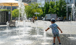 Almanya Kavurucu Sıcaklarla Mücadele Ediyor