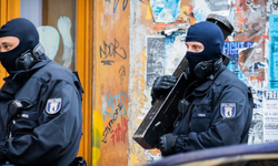 Berlin Polisi Aşırı Solcuların Kalesinde Operasyon Düzenledi