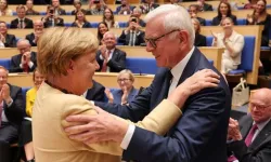 Merkel ile eski partisi arasındaki buzlar eriyor