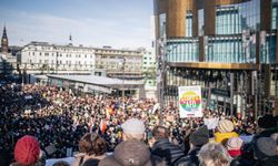 Son ankette AFD birinci parti oldu