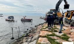 Karşıyaka’daki kaçak iskeleler yıkılıyor