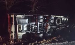 Afyonkarahisar'da otomobil ile kamyonun çarpıştığı kazada 1 kişi öldü