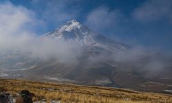 Ağrı Dağı kar ve sis altında