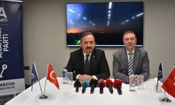 Anahtar Parti Genel Başkanı Ağıralioğlu, Trabzon'da gazetecilerle bir araya geldi