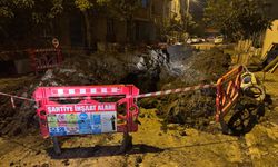 Avcılar'da yolun çökmesi sonucu göçük altında kalan işçi yaralandı