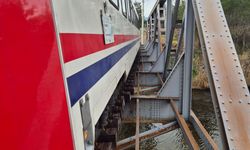 Balıkesir'de yolcu treninin çarptığı kişi öldü