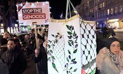 Berlin'de 'Filistin için fener yürüyüşü' yapıldı