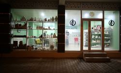 Bir yılda iki kanseri yenen kadın, çini ve seramik atölyesiyle hayata tutundu