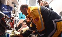 Bitlis'te ekipler yolu kardan kapanan köydeki hasta bebek için seferber oldu