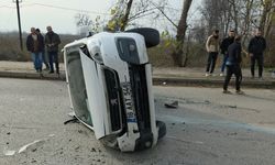 Bursa'da iki hafif ticari aracın çarpışması sonucu 7 kişi yaralandı