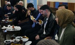 Cumhurbaşkanı Erdoğan: '23 yıllık iktidarlarımız boyunca hep gençlerle omuz omuza yürüdük. Siyasetten bürokrasiye ve iş dünyasına her alanda gençlerin önünü açarak yürüdük.'